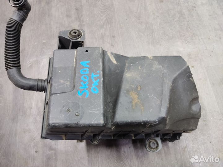 Корпус воздушного фильтра skoda Octavia