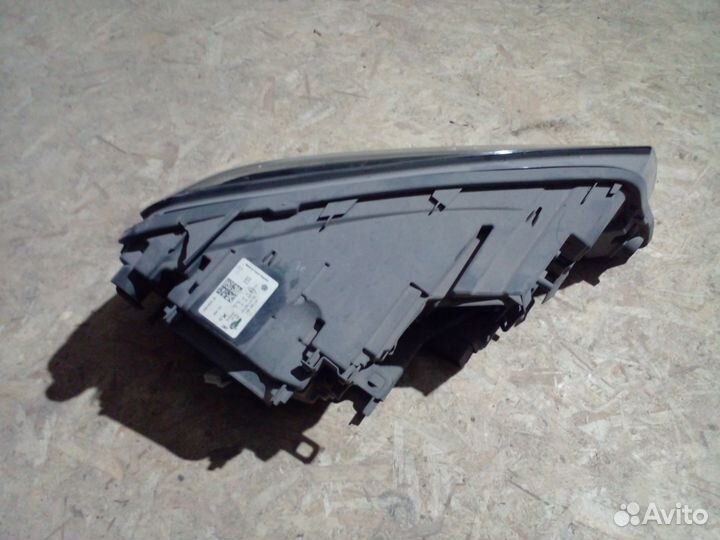 Фара левая Volkswagen Tuareg NF дефект