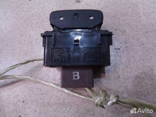 Кнопка обогрева сидений задняя левая Infiniti M Y