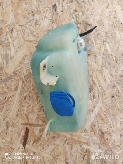 Бачок омывашки VW Golf 3 Vento