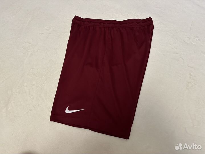 Спортивные шорты Nike (L)