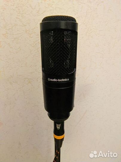 Студийный микрофон и звуковая карта