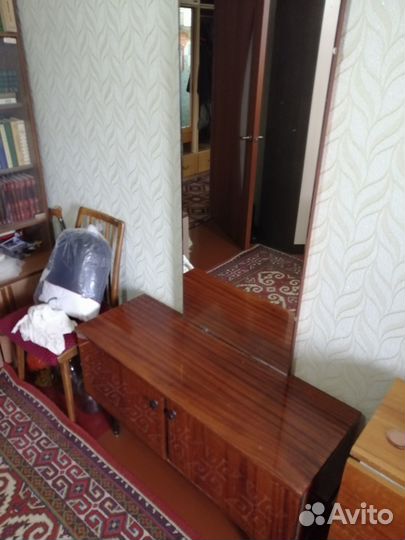 Продам трюмо