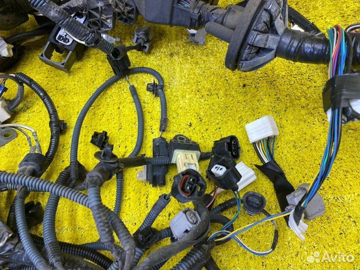 Коса под капот передняя Toyota Corolla