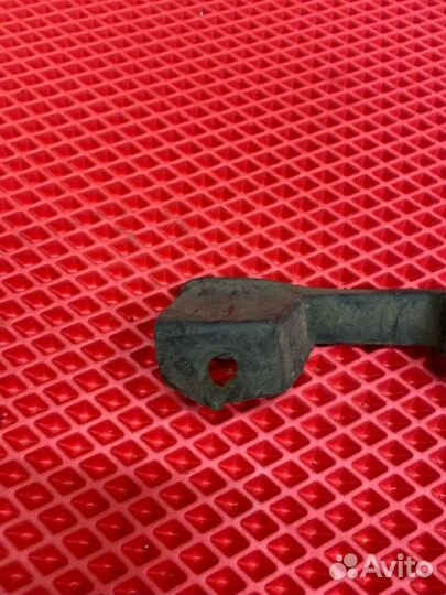 Брызговик передний левый Toyota Camry AVV50