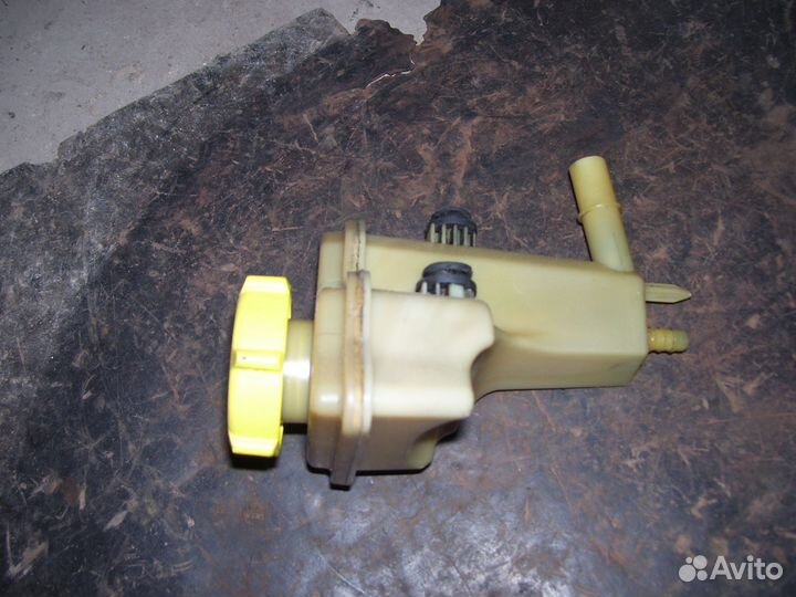 Форд фьюжен бачок гура