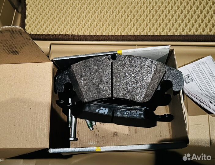 Тормозные колодки Перед Audi A4 2010г