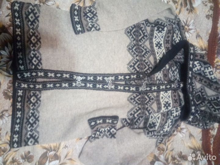 Свитер шерстяной