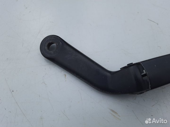 Поводок стеклоочистителя правый Пежо 206