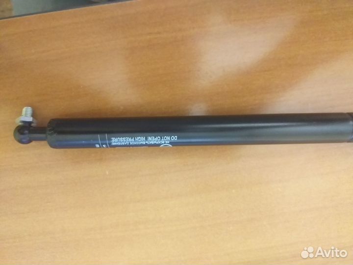 Амортизаторы багажника и капота