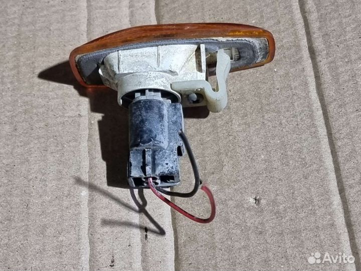 Повторитель поворота левый Kia Sorento 2002–2006