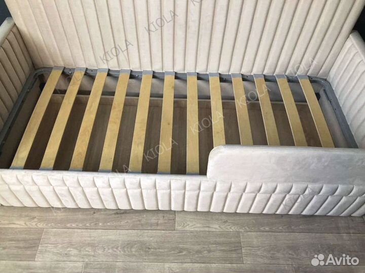 Детская кровать с бортиком