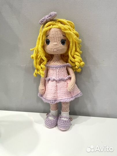 Вязаная кукла ручной работы