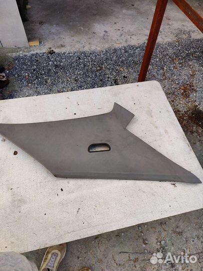 Накладка задней стойки Mercedes w124