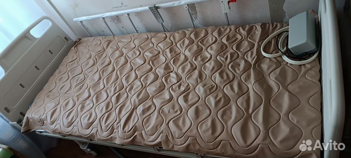 Кровать для лежачих больных с электроприводом