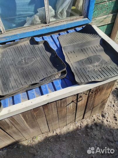 Автомобильные коврики резиновые