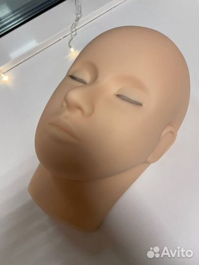 Манекен для наращивания ресниц с вшитыми ресницами