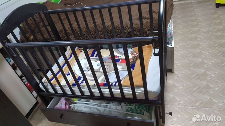 Детская кроватка Топотушки с маятником и ящиком