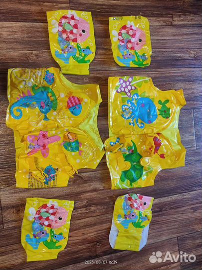 Надувные жилеты и нарукавники intex