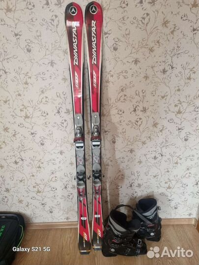 Горные лыжи и ботинки