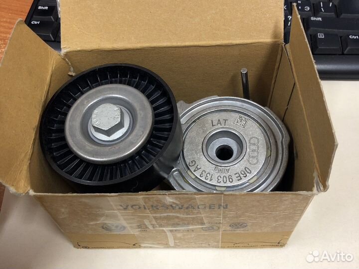 Натяжитель обводного ремня