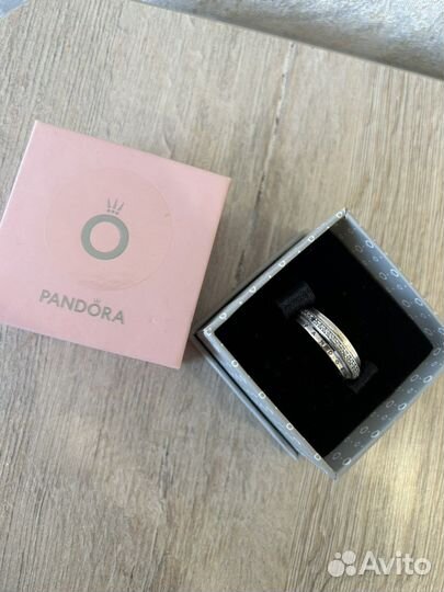 Pandora кольцо логомания