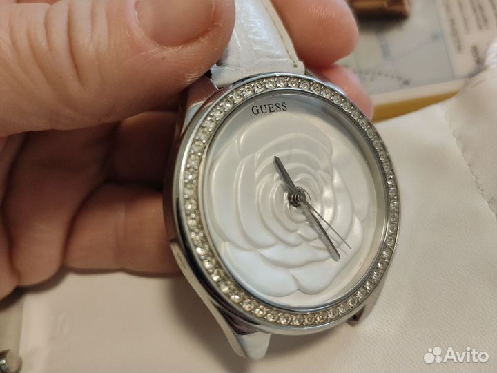 Часы женские Guess