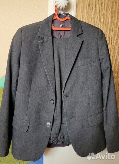 Продам школьный костюм 140 р-р