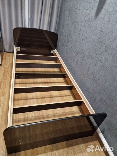 Кровать односпальная 90х200 с матрасом бу