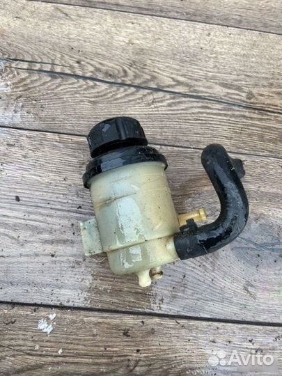 Бачок гур Nissan Primera 2.0