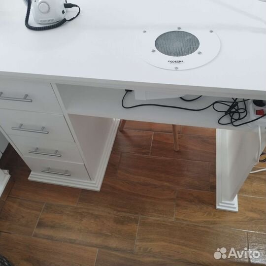 Маникюрный стол с вытяжкой бу