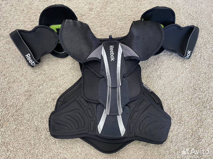 Нагрудник хоккейный Reebok 9k