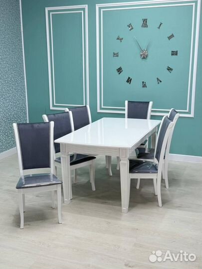 Стол и стулья