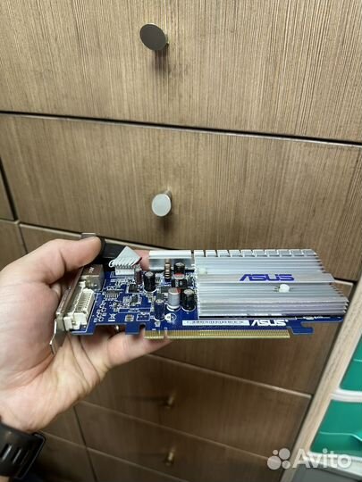 Asus GeForce EN8400GS 256MB Видеокарта