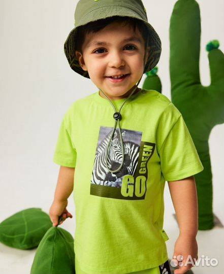 Новый комплект (футболка и шорты)