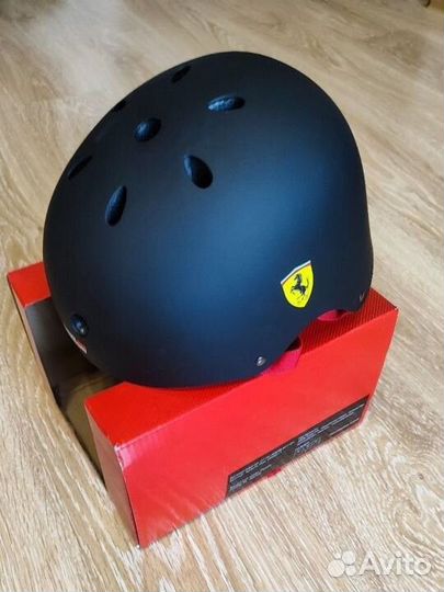 Шлем защитный Ferrari размер М Новый