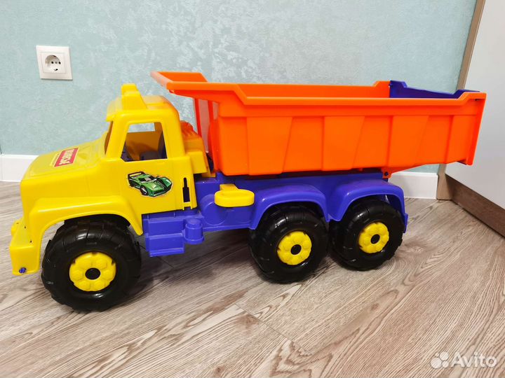 Грузовик огромный (большой) полесье