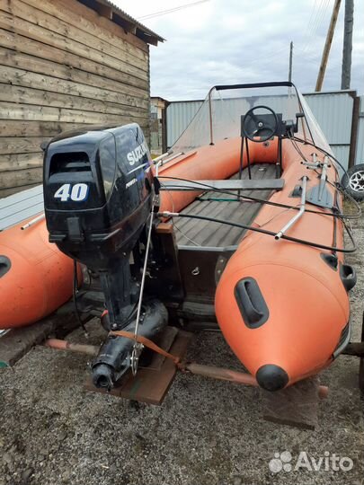 Лодка с мотором