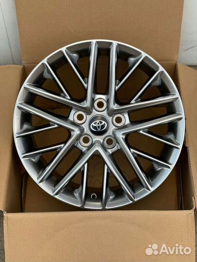 Новые диски R17 на Toyota Corolla /5x114.3