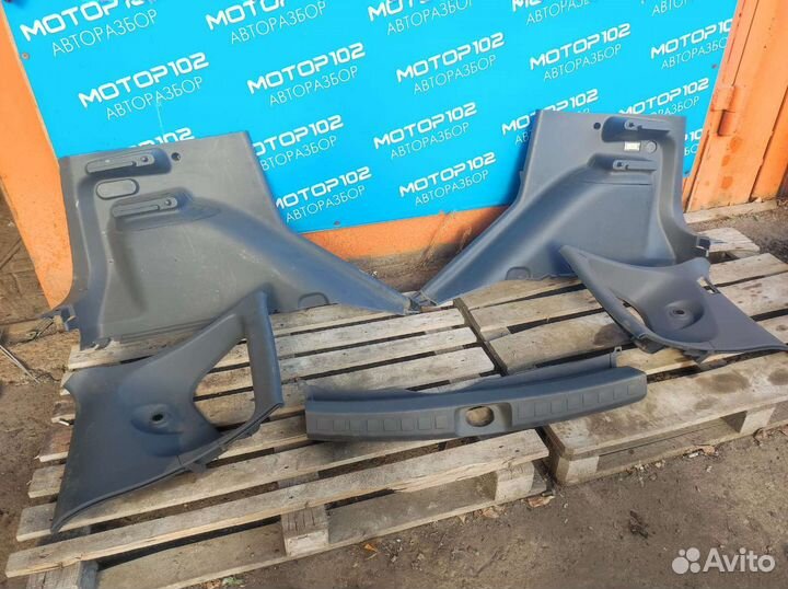 Обшивка багажника Mitsubishi colt 6