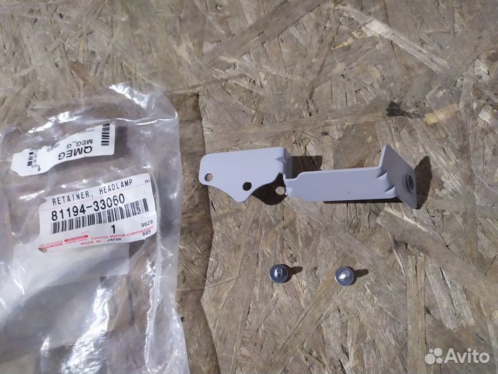 Кронштейн фар левый Toyota Camry V40 2006-2011