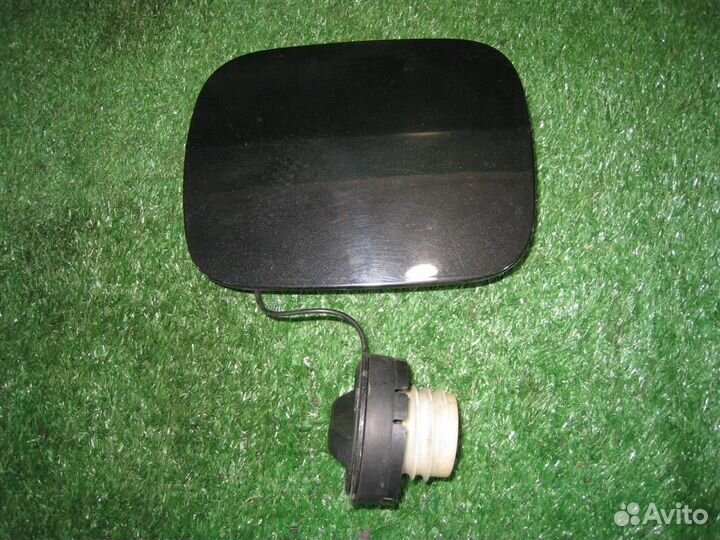 Лючок топливного бака Toyota Avensis T25 2006