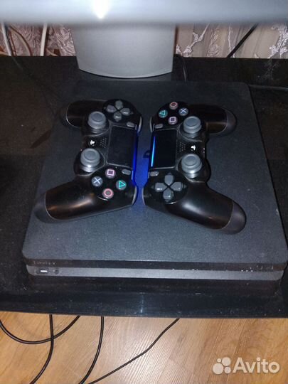 Игровая приставка Ps4 slim с играми и 2 джостиками