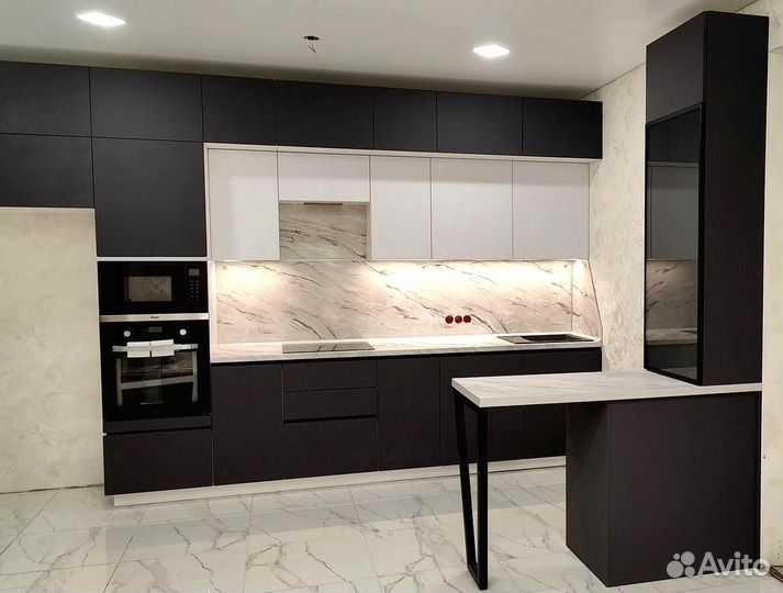 Кухня с барной стойкой