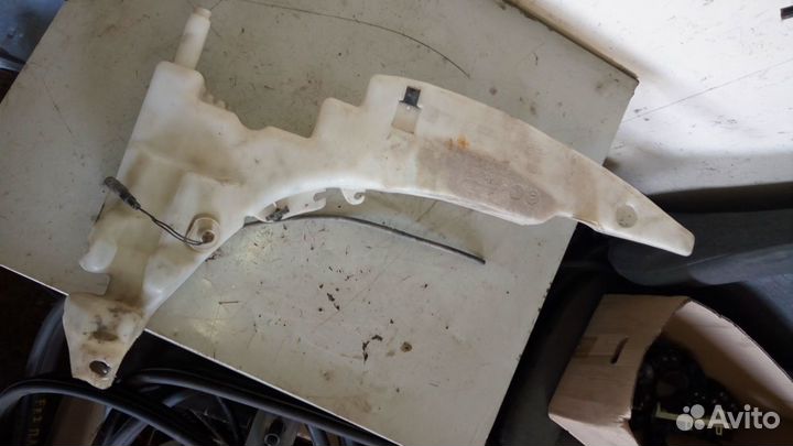 Форд фокус 1 бачёк омывателя