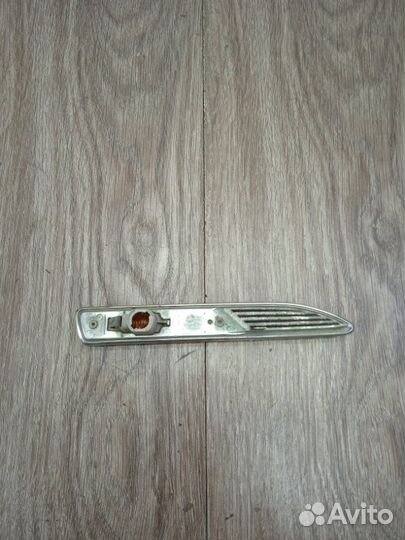 Повторитель поворота передний правый Ford Mondeo