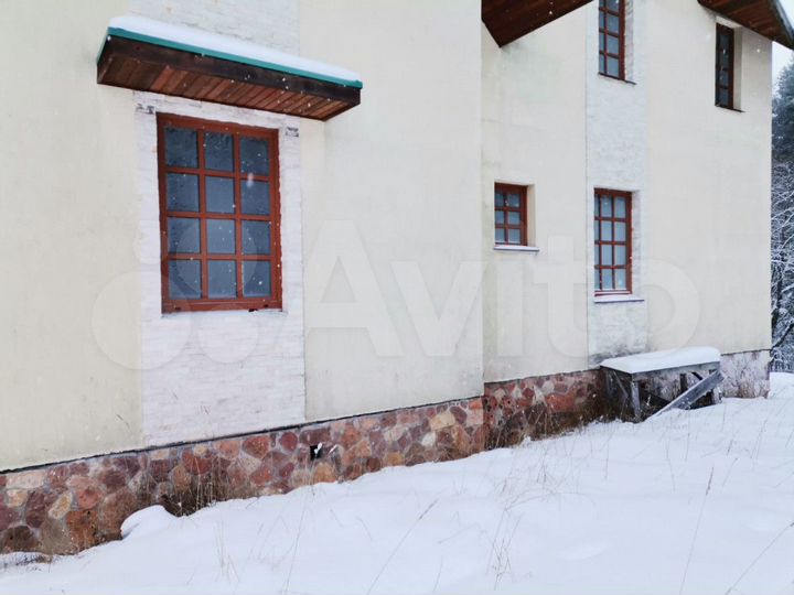 Коттедж 438,6 м² на участке 25 сот.