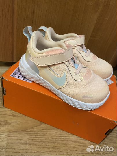 Кроссовки для девочки