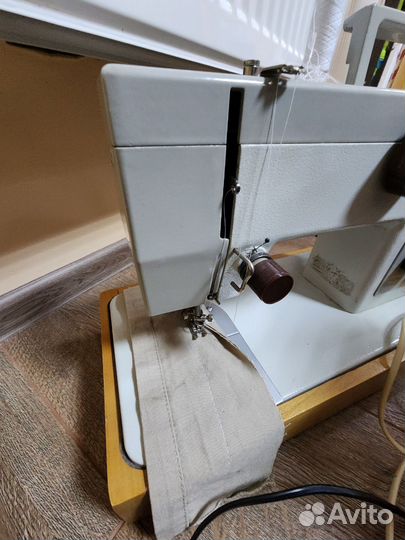 Швейная машинка Чайка 134 а