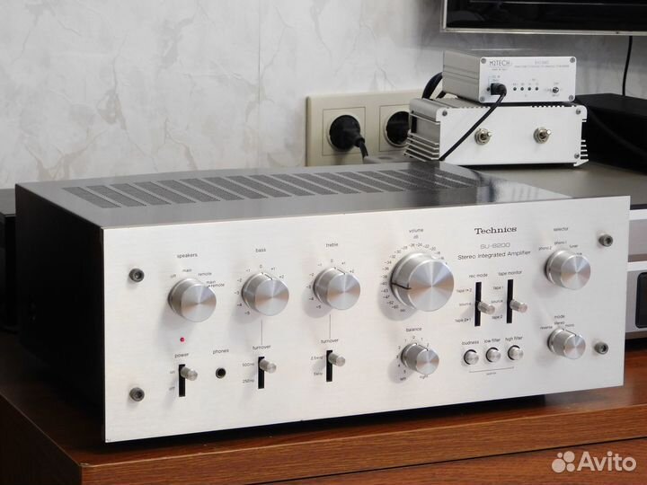 Усилитель Technics SU-8200